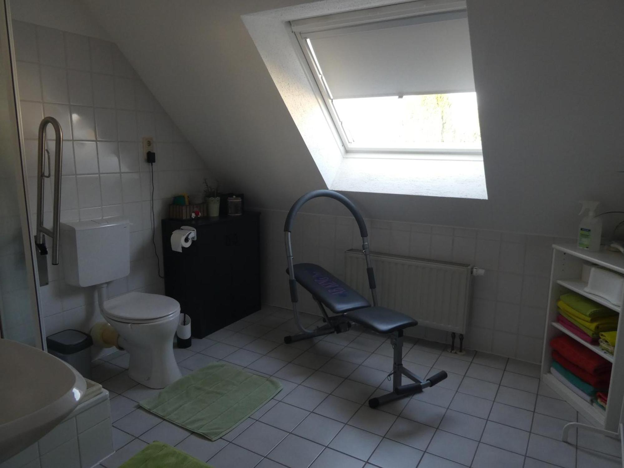 Gaeste-Und Ferienwohnung Magdeburg Alt-Olvenstedt, Zwei Schlafzimmer, Treppenlift, Ruhige Lage, Naehe Klinikum Und Abfahrten A 2 Und A 14 Exterior photo